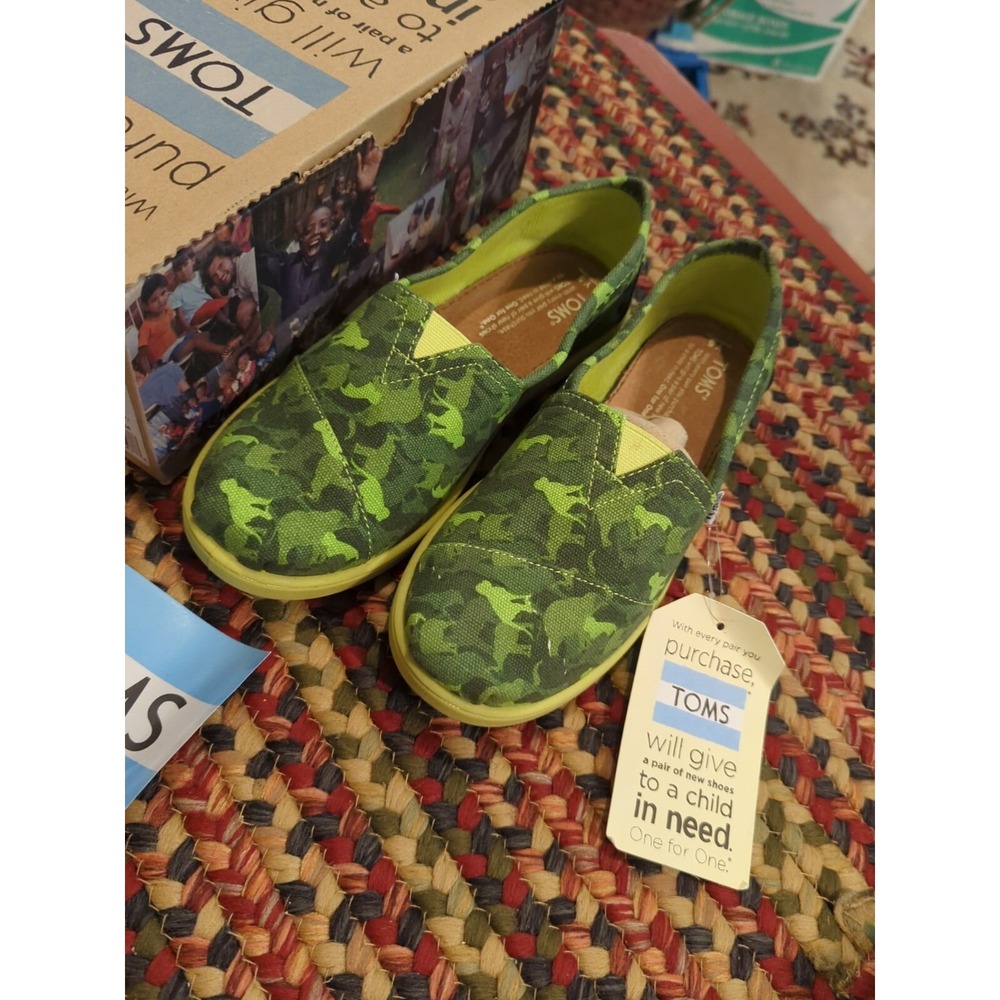 Brand New & Authentic TOMS Classics Shoes Size Youth‎ 5 Green Animal Camo NIB